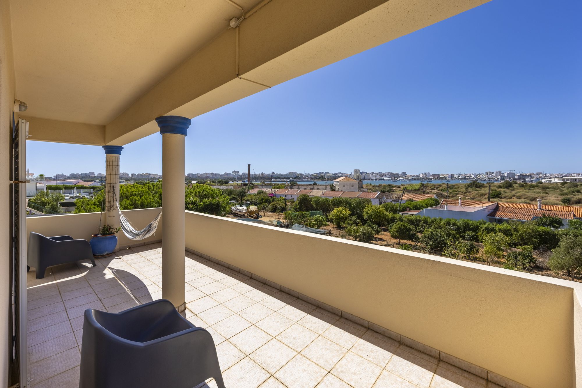 Balkon bij slaapkamer 1 met uitzicht