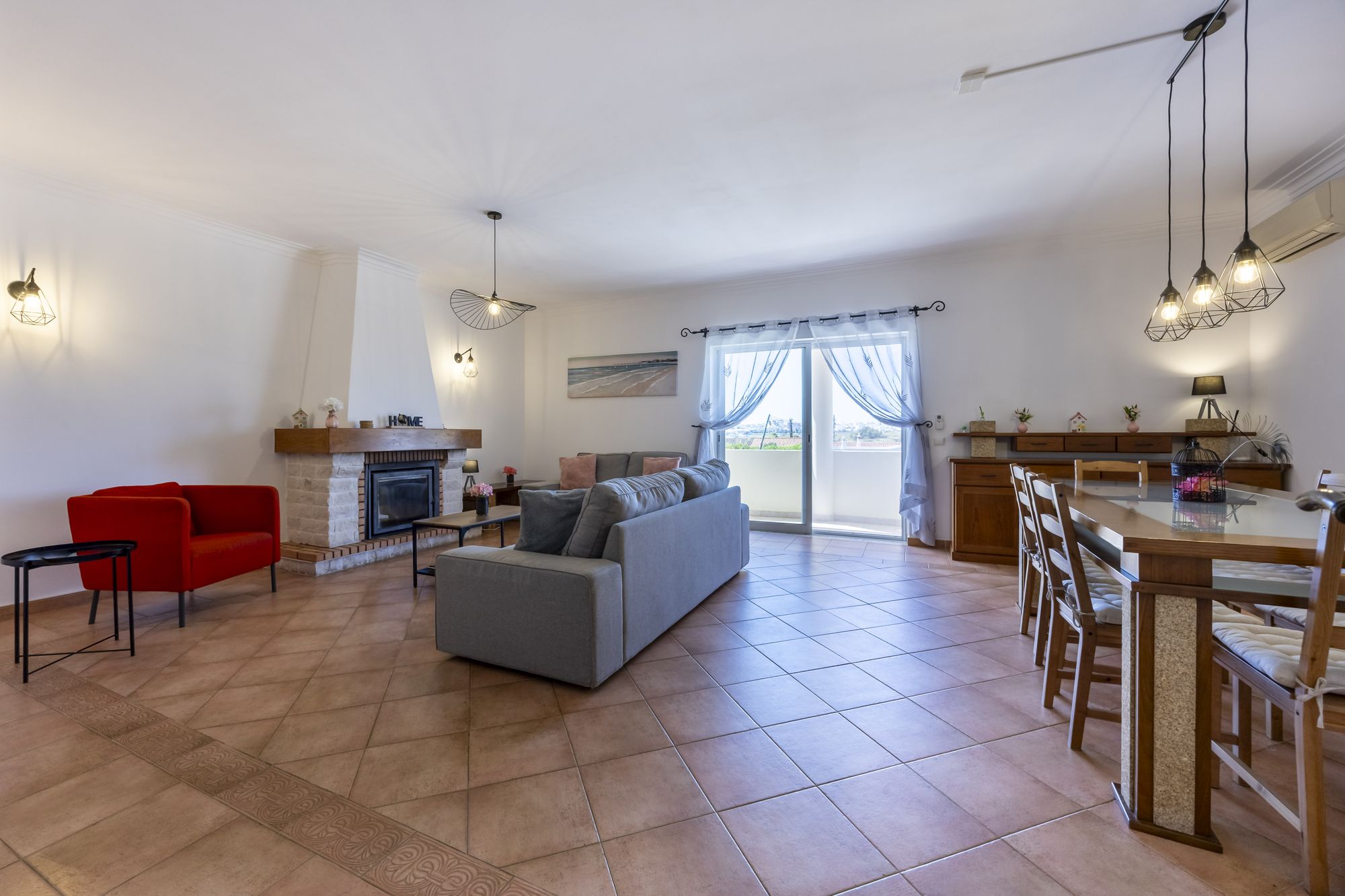 Woonkamer met open haard